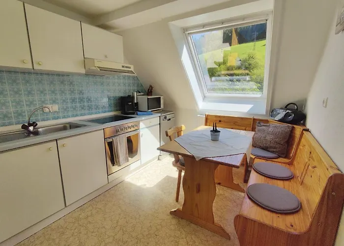 Zur Rose بيت ضيافة 3*